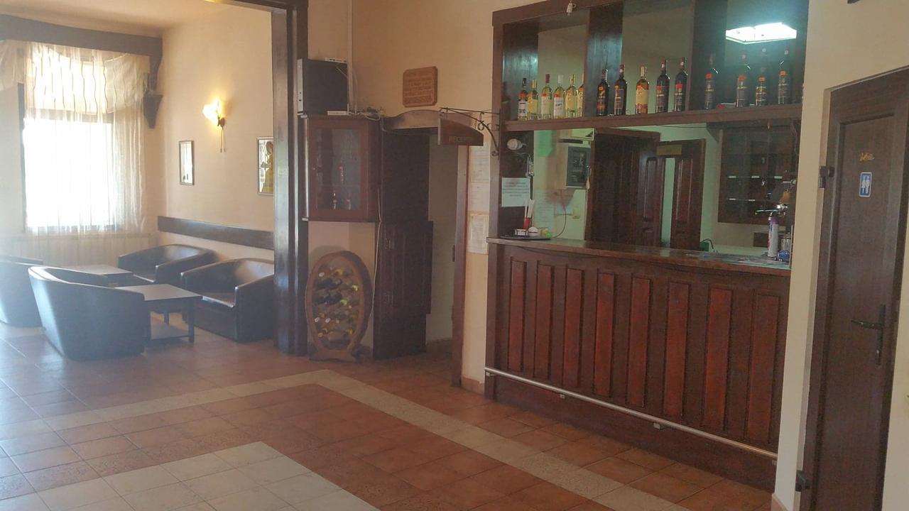 Motel Restaurant Lowe Deva Exteriör bild
