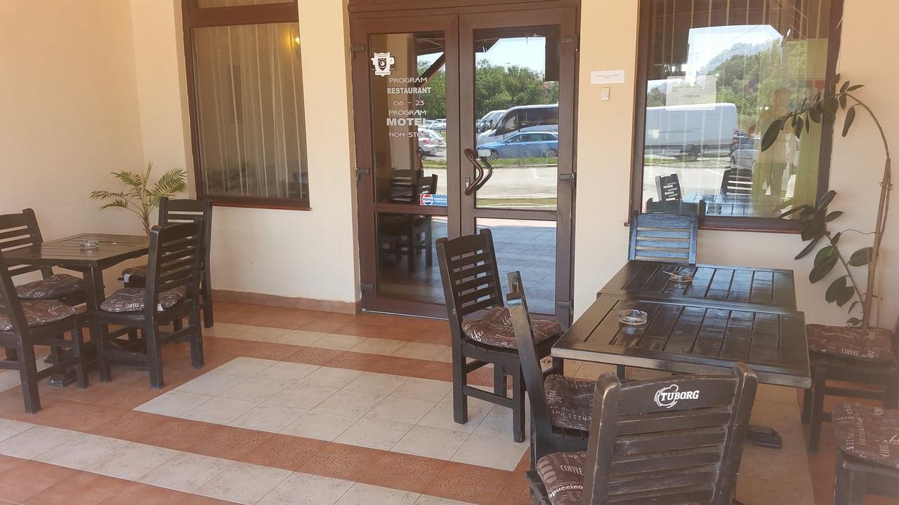 Motel Restaurant Lowe Deva Exteriör bild