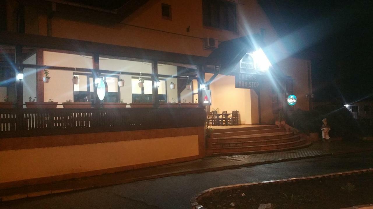 Motel Restaurant Lowe Deva Exteriör bild